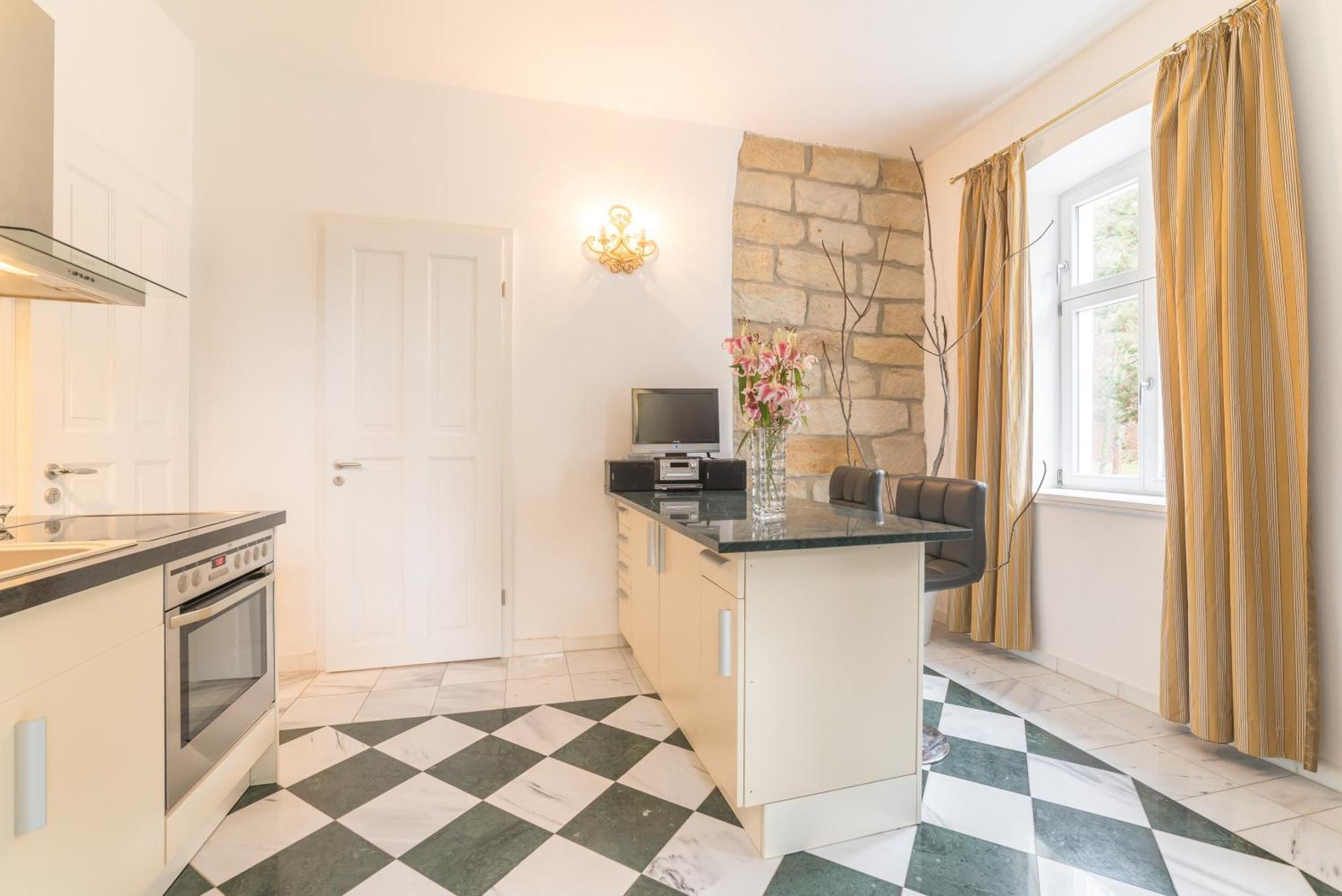 Charming Apartment With Terrace In Bad Schandau 55 Sqm Parking エクステリア 写真